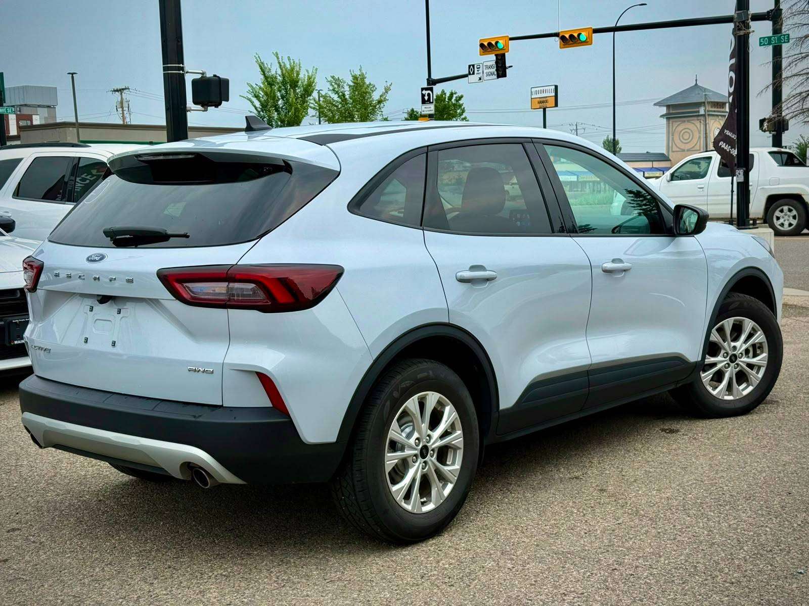 2025 Ford Escape — view 4