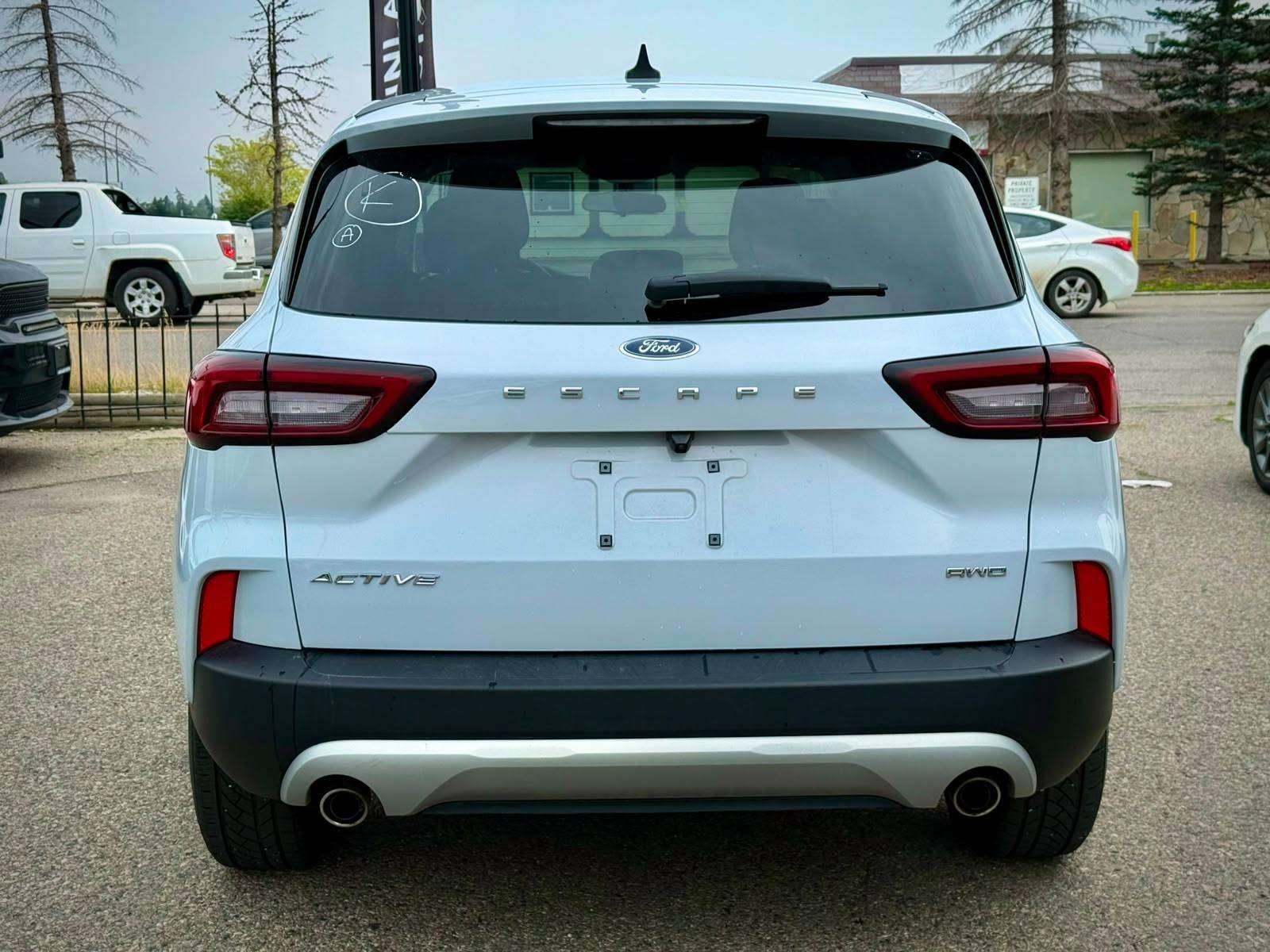 2025 Ford Escape — view 3