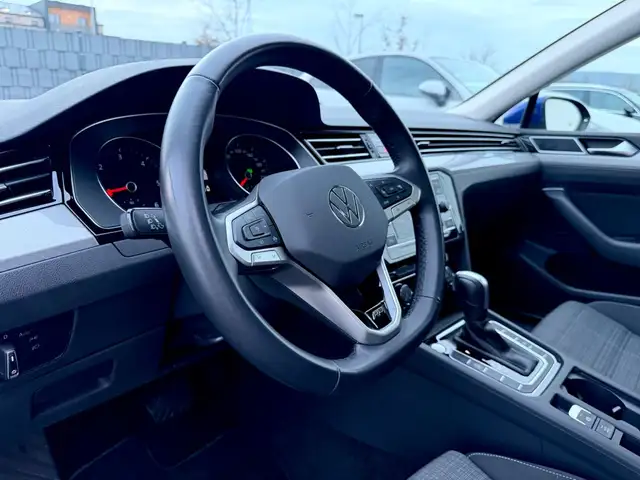 Volkswagen Passat view 10