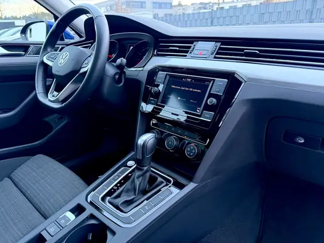 Volkswagen Passat view 12