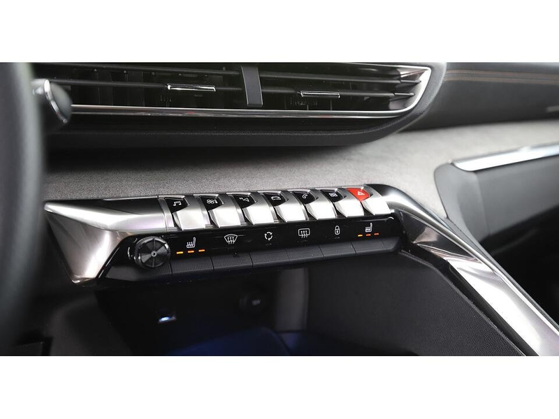 Peugeot 5008 1.2 136 GT Aut 7-SITZER LED SKY AHK RADAR — photo 18