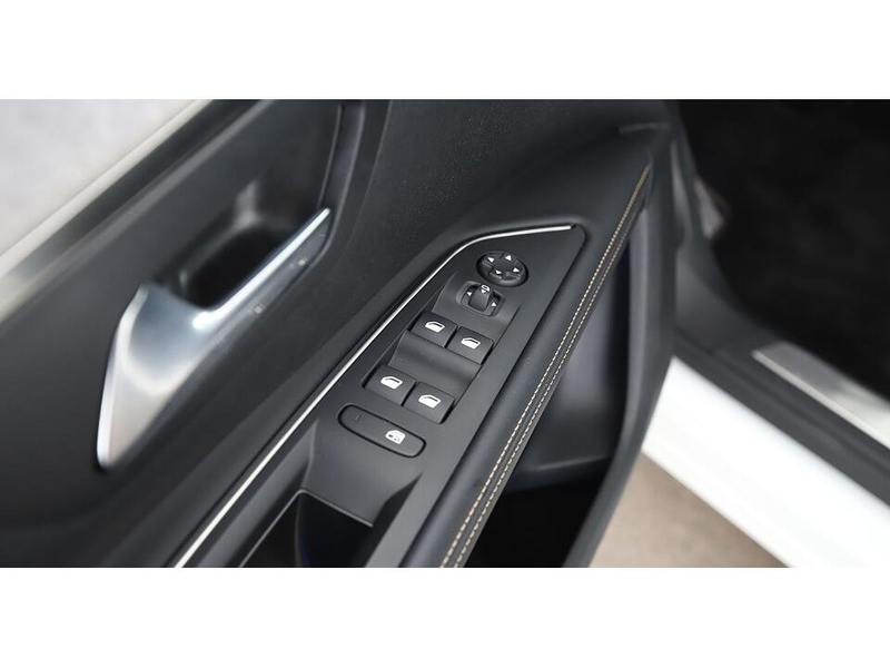 Peugeot 5008 1.2 136 GT Aut 7-SITZER LED SKY AHK RADAR — photo 25