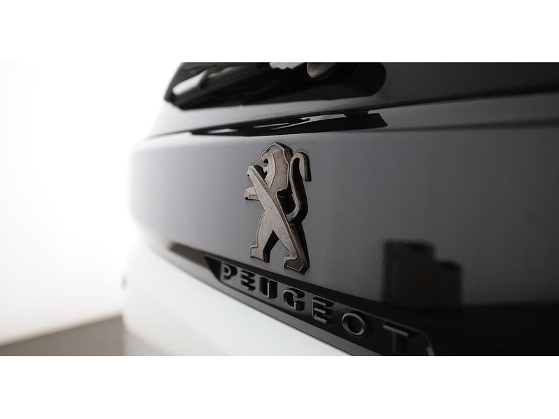 Peugeot 5008 1.2 136 GT Aut 7-SITZER LED SKY AHK RADAR — photo 7