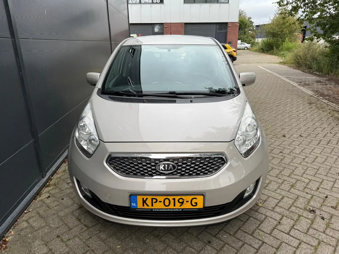 Kia Venga 1.6 Automaat /Airco/cruise/stoelverwarming/park se Grau - 2