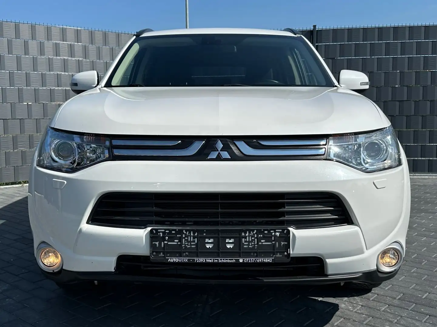 Mitsubishi Outlander 2.2 DI-D 4WD*AUTOMATIK*CAM*AHK*7-SITZE Weiß - 2