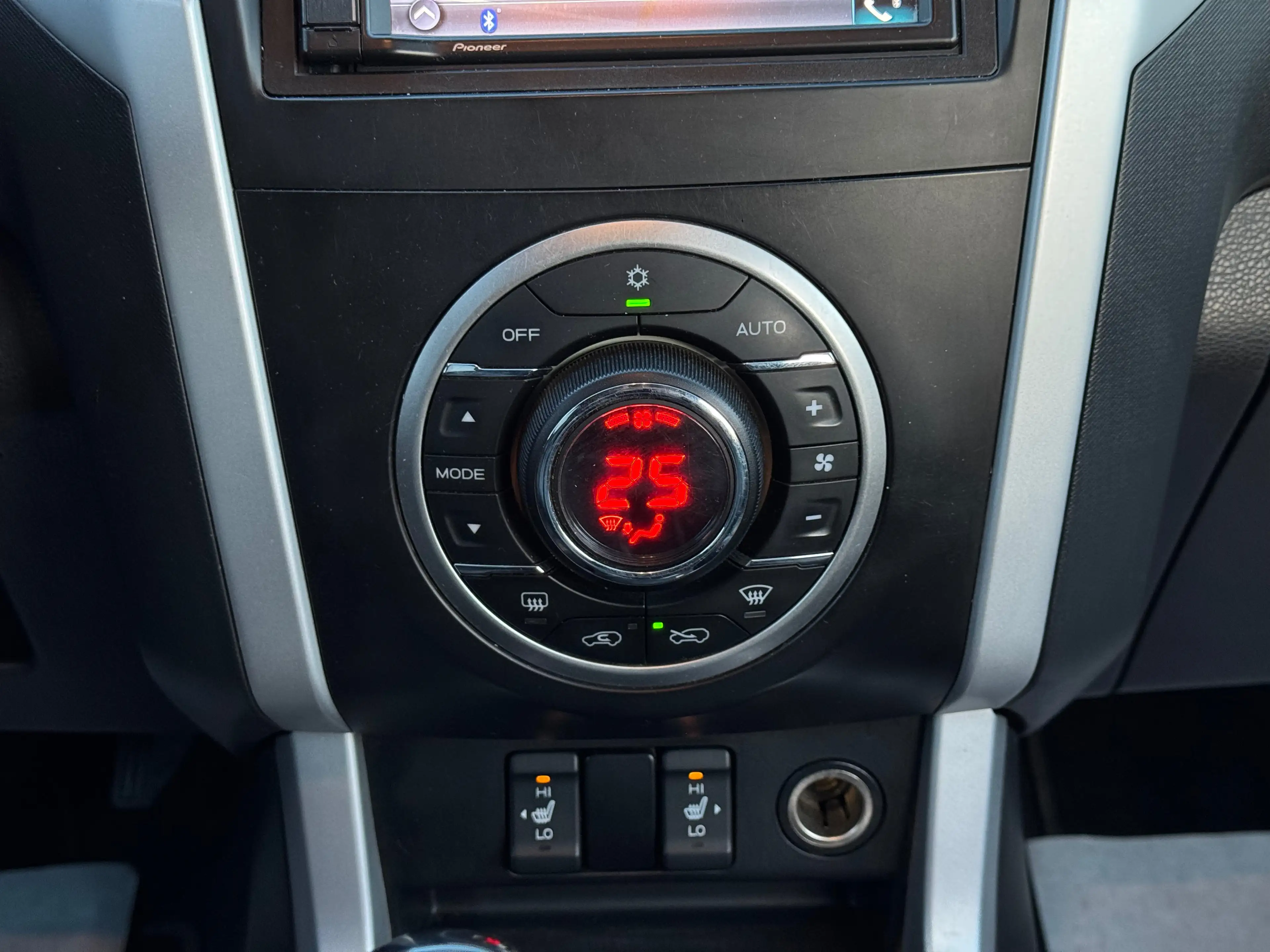 Isuzu D-Max D-Max 2.5 Turbo Di 4WD LSX Generation Hardtop — photo 14