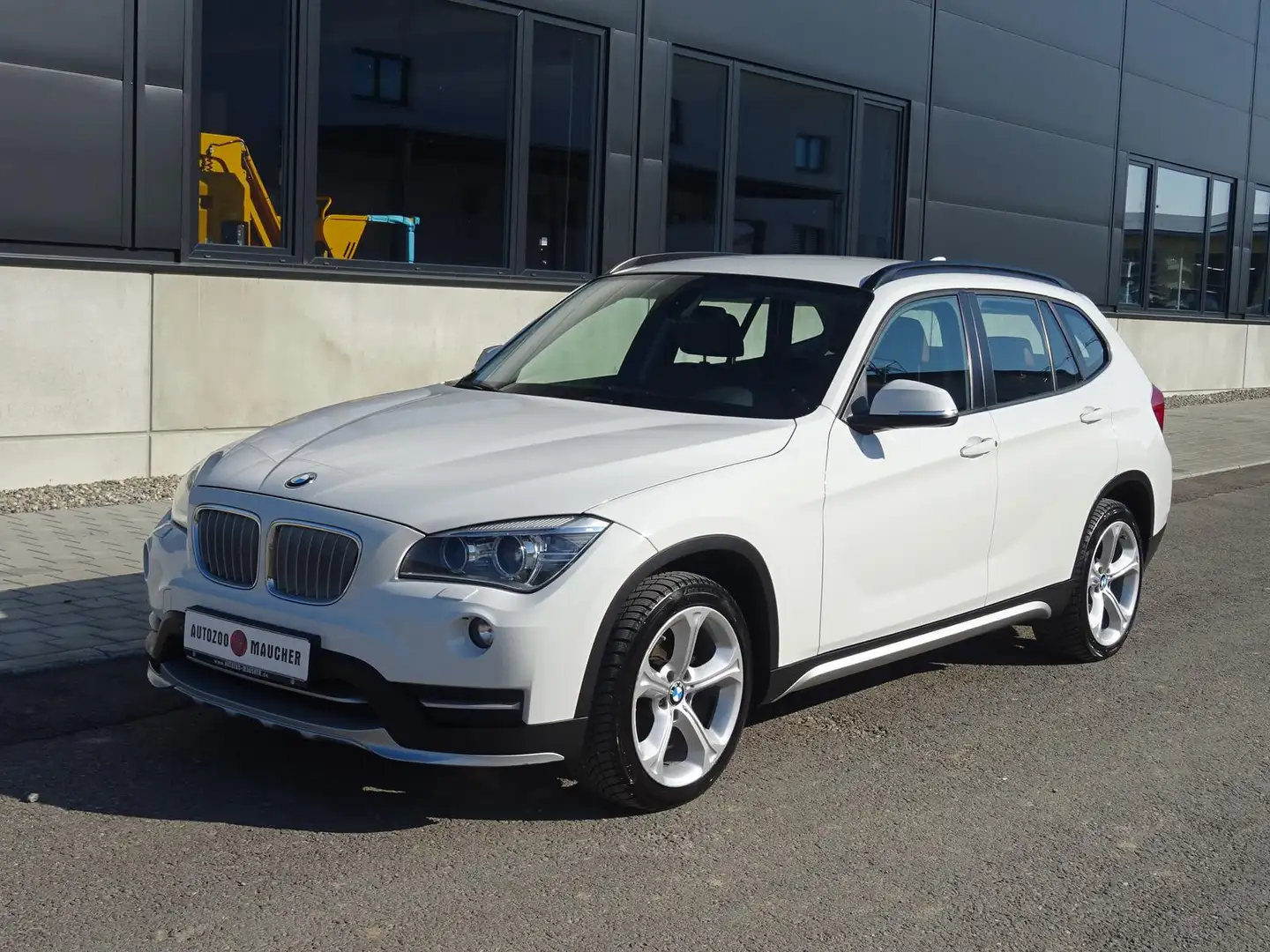 BMW X1 xDrive 18d X-Line/18 Zoll/PDC/SHZ/Xenon/AHK Blanc - 2