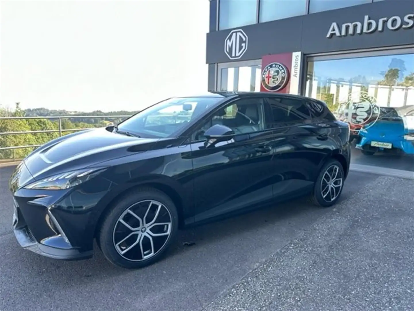 MG MG4 Luxury 64 kWh Negru - 1