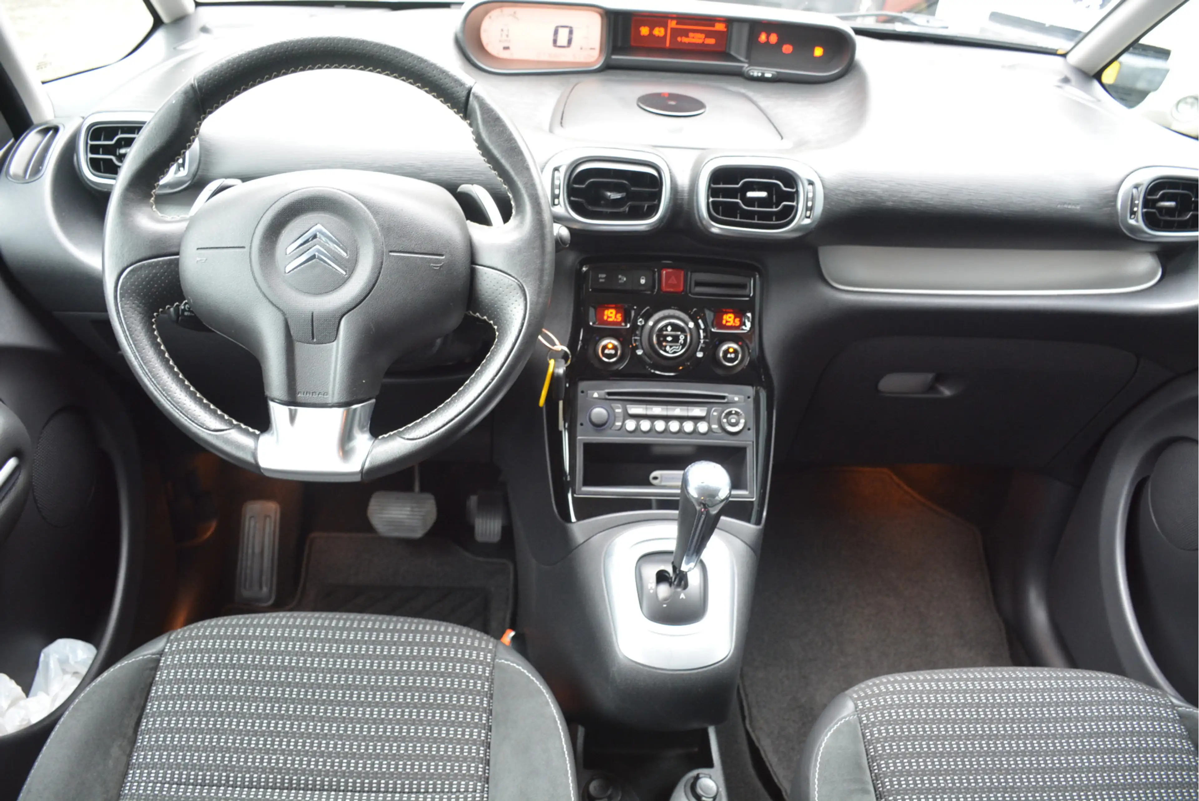 Citroen C3 Picasso 1.6 VTi Exclusive Automaat Trekhaak Clima — photo 2