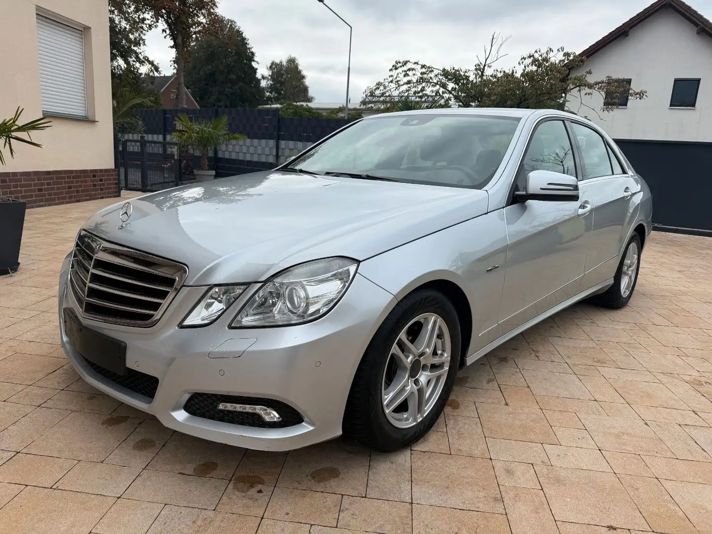 Mercedes-Benz E 250 CDI Avantgarde+Leder+Navi+2.Hand+MwSt+ Argent - 1