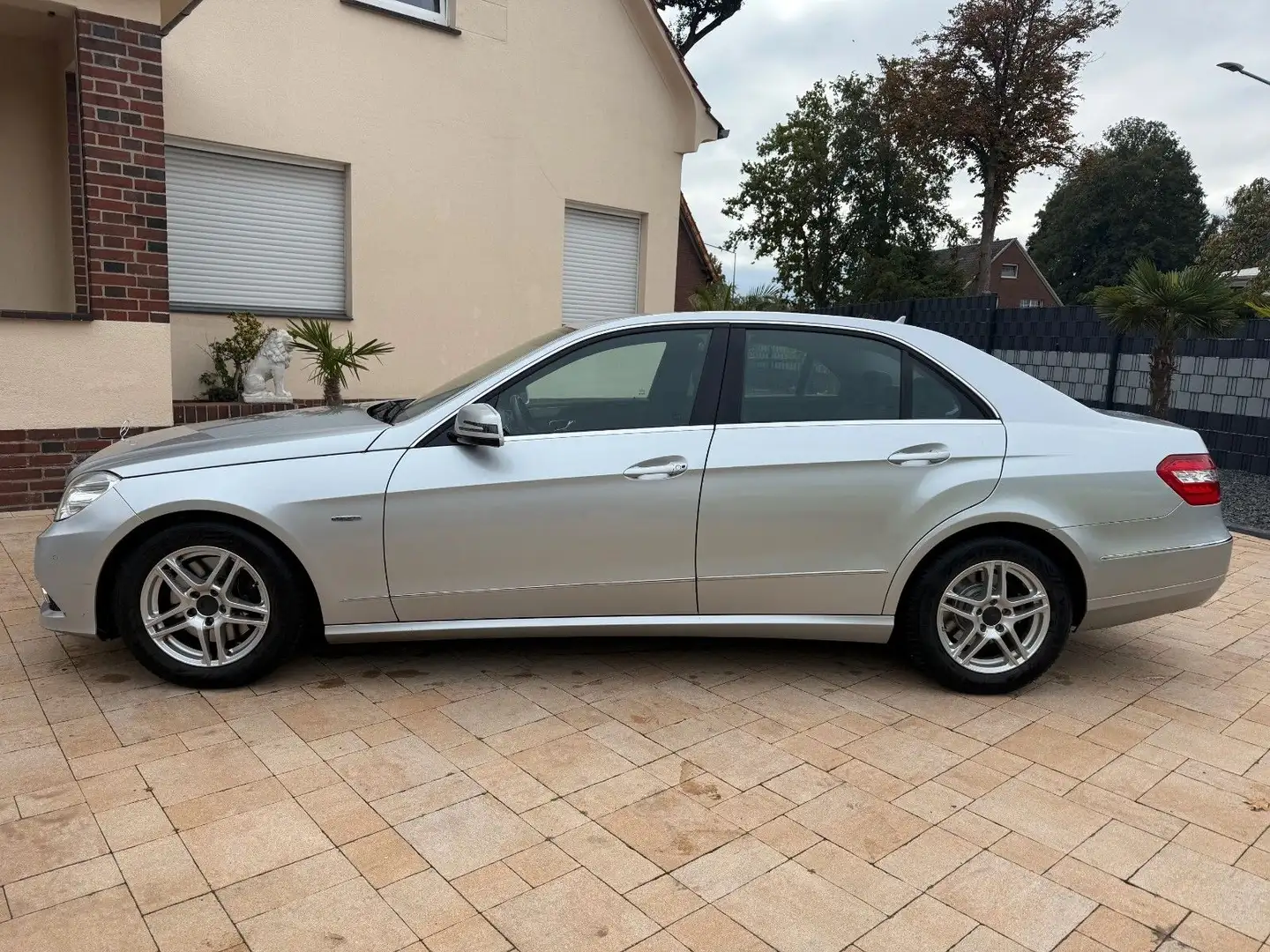 Mercedes-Benz E 250 CDI Avantgarde+Leder+Navi+2.Hand+MwSt+ Argent - 2