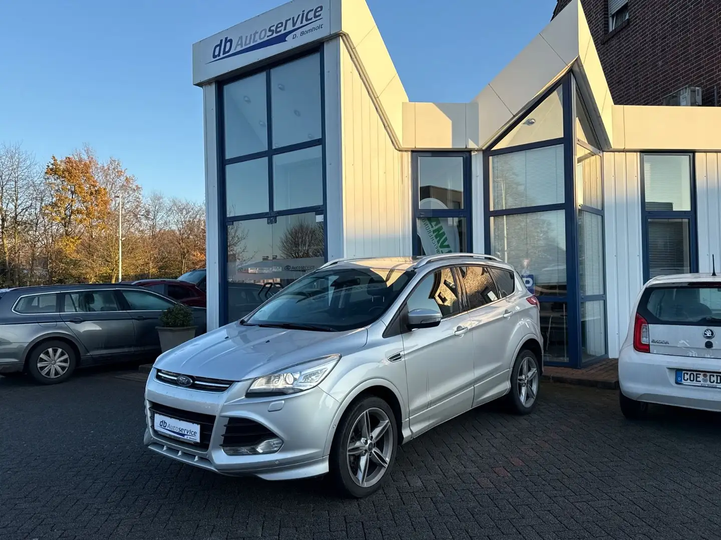 Ford Kuga Individual AHK Navi. Leder Argent - 1