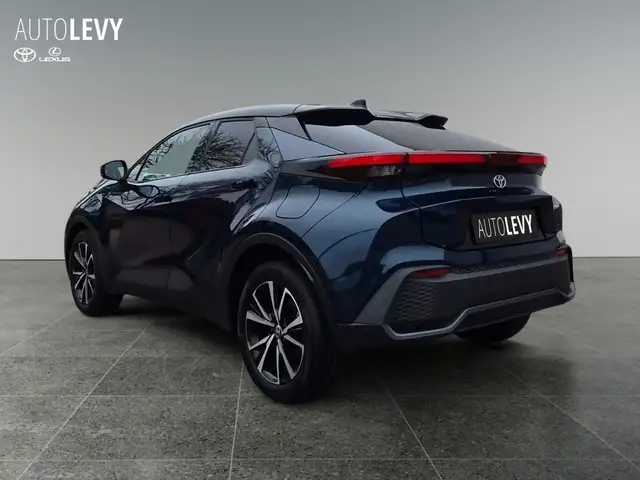 Toyota C-HR view 4
