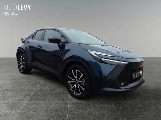 Toyota C-HR view 8