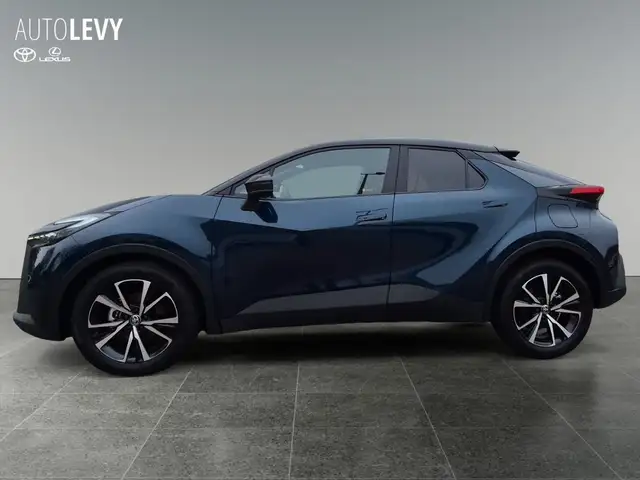 Toyota C-HR view 3