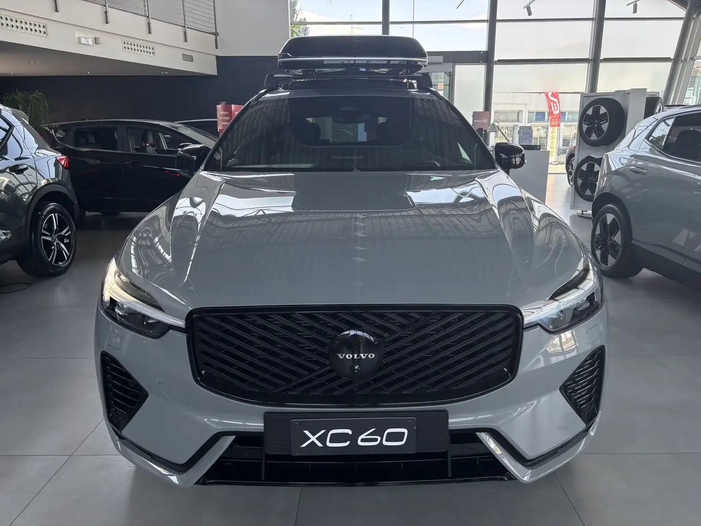 Volvo XC60 XC60 T6 Plug-in hybrid AWD automatico Ultra Black Grijs - 2
