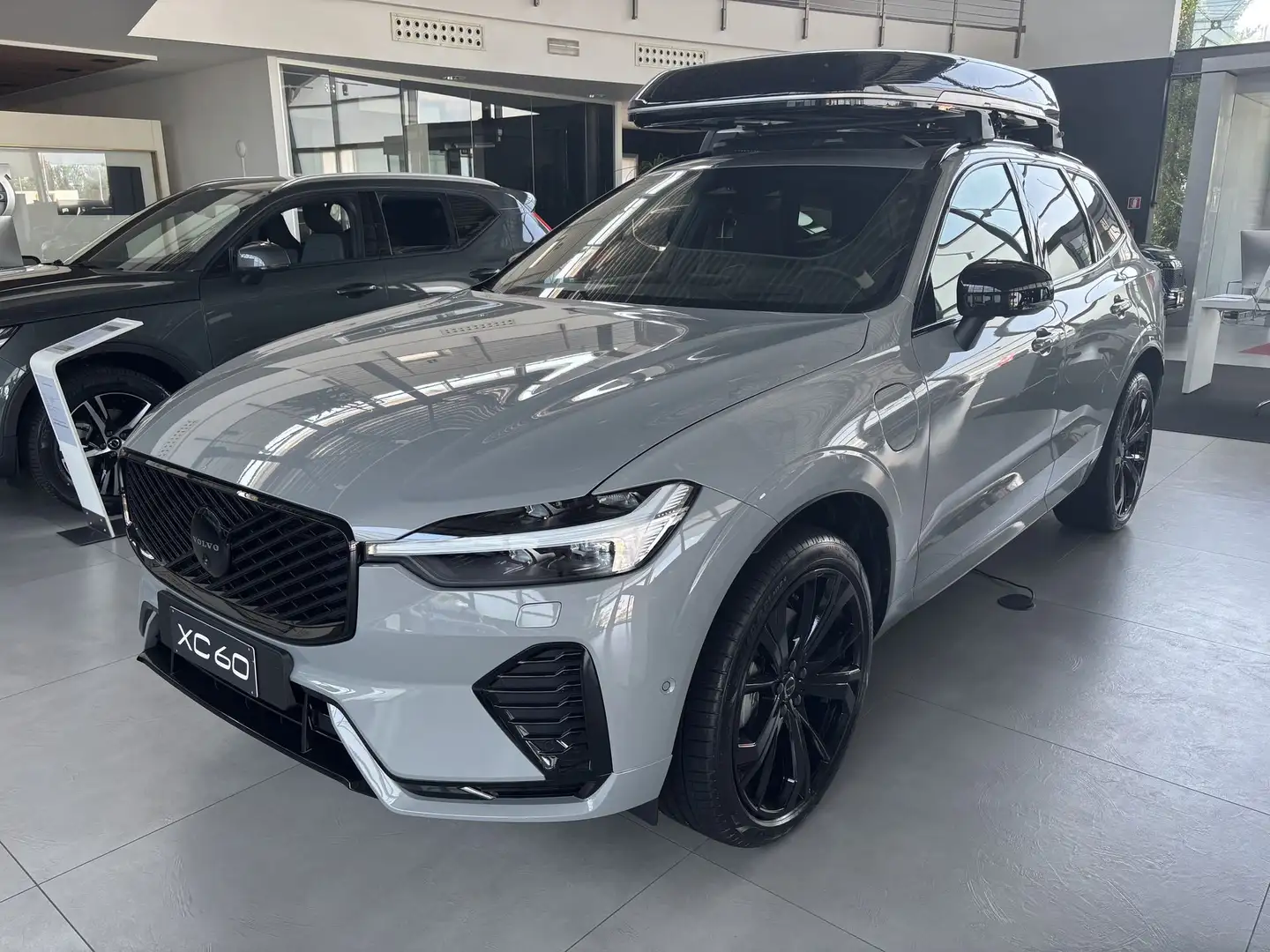 Volvo XC60 XC60 T6 Plug-in hybrid AWD automatico Ultra Black Grijs - 1