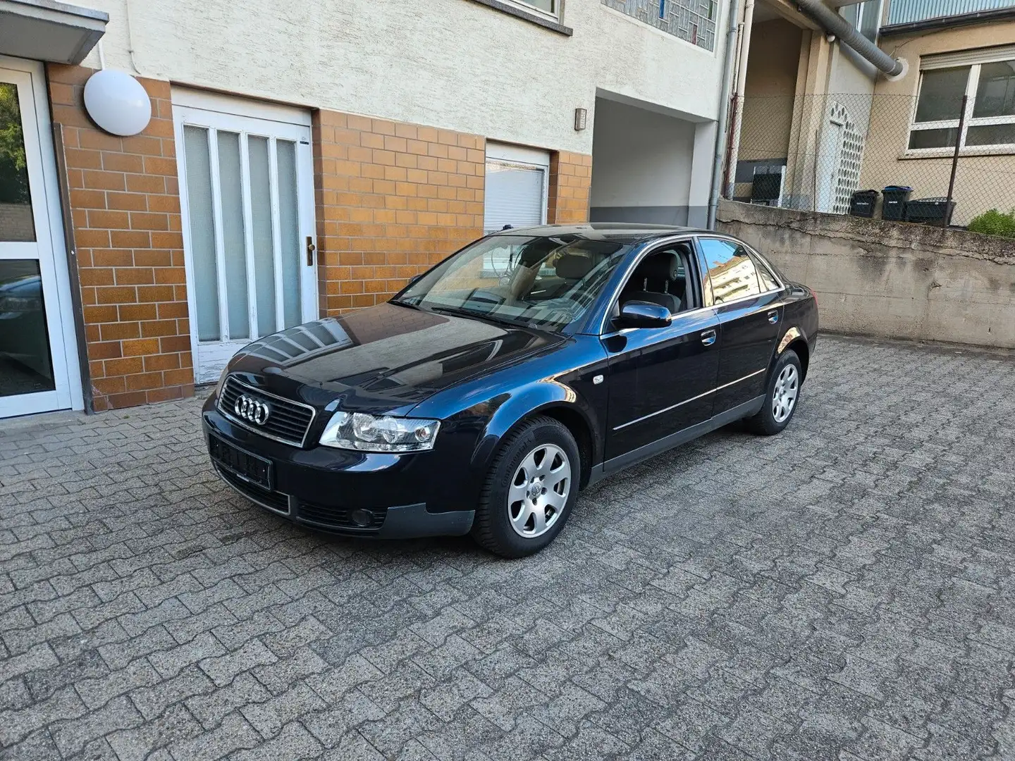 Audi A4 2.0 Bleu - 1