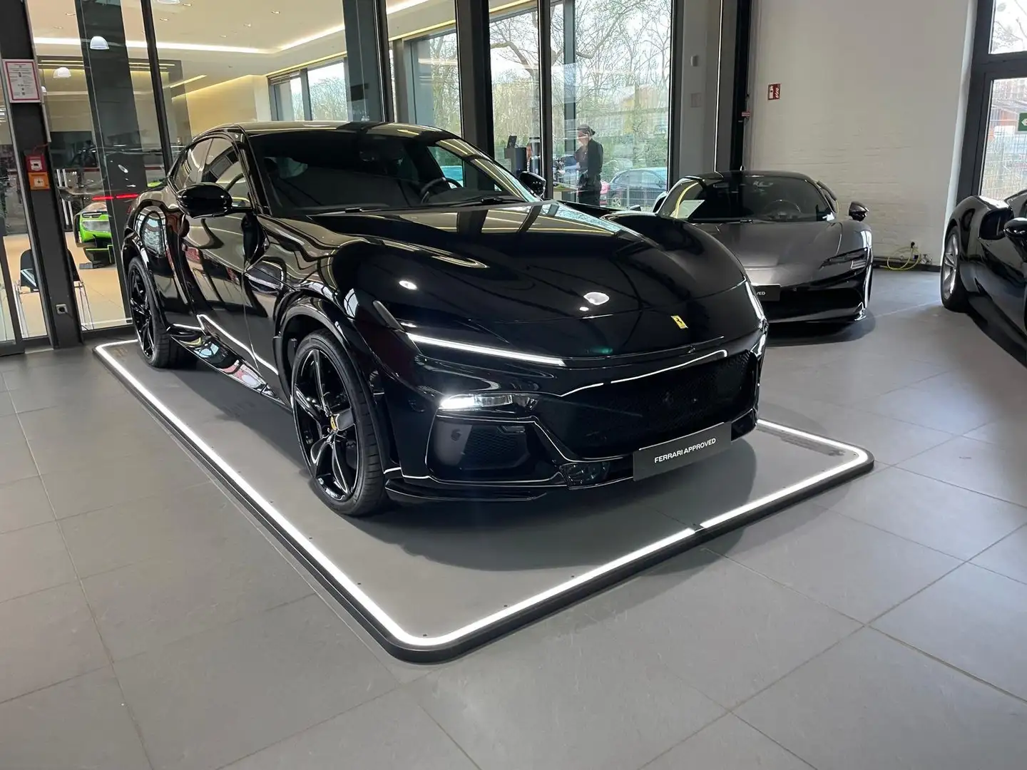 Ferrari Purosangue 6.5 Чорний - 1