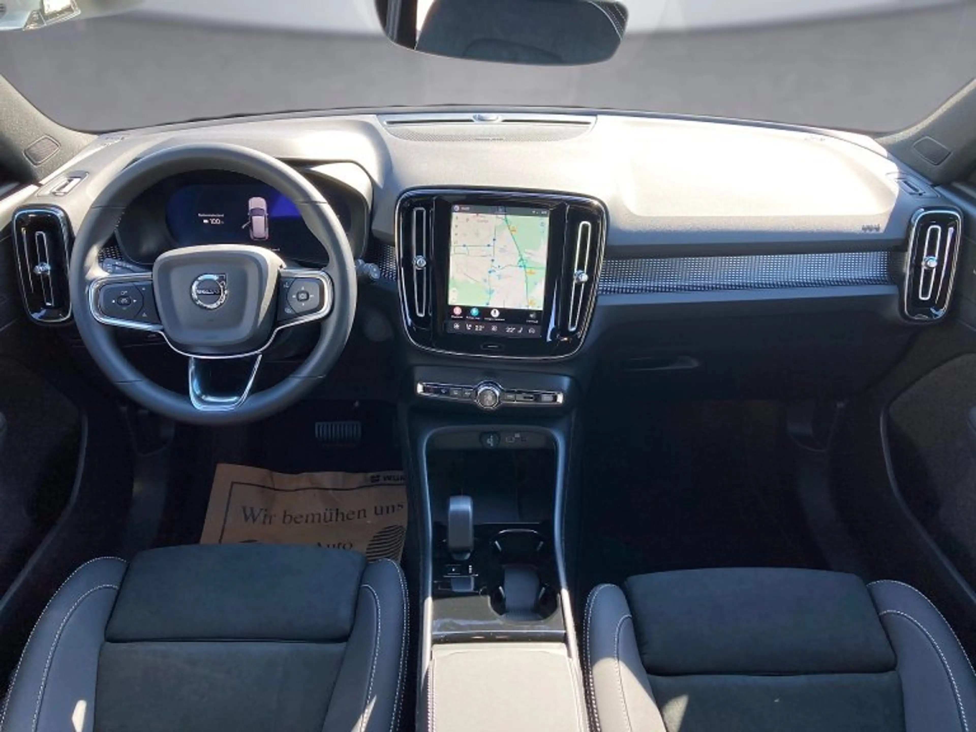 Volvo EX40 Single Motor Extended Range Plus — photo 9
