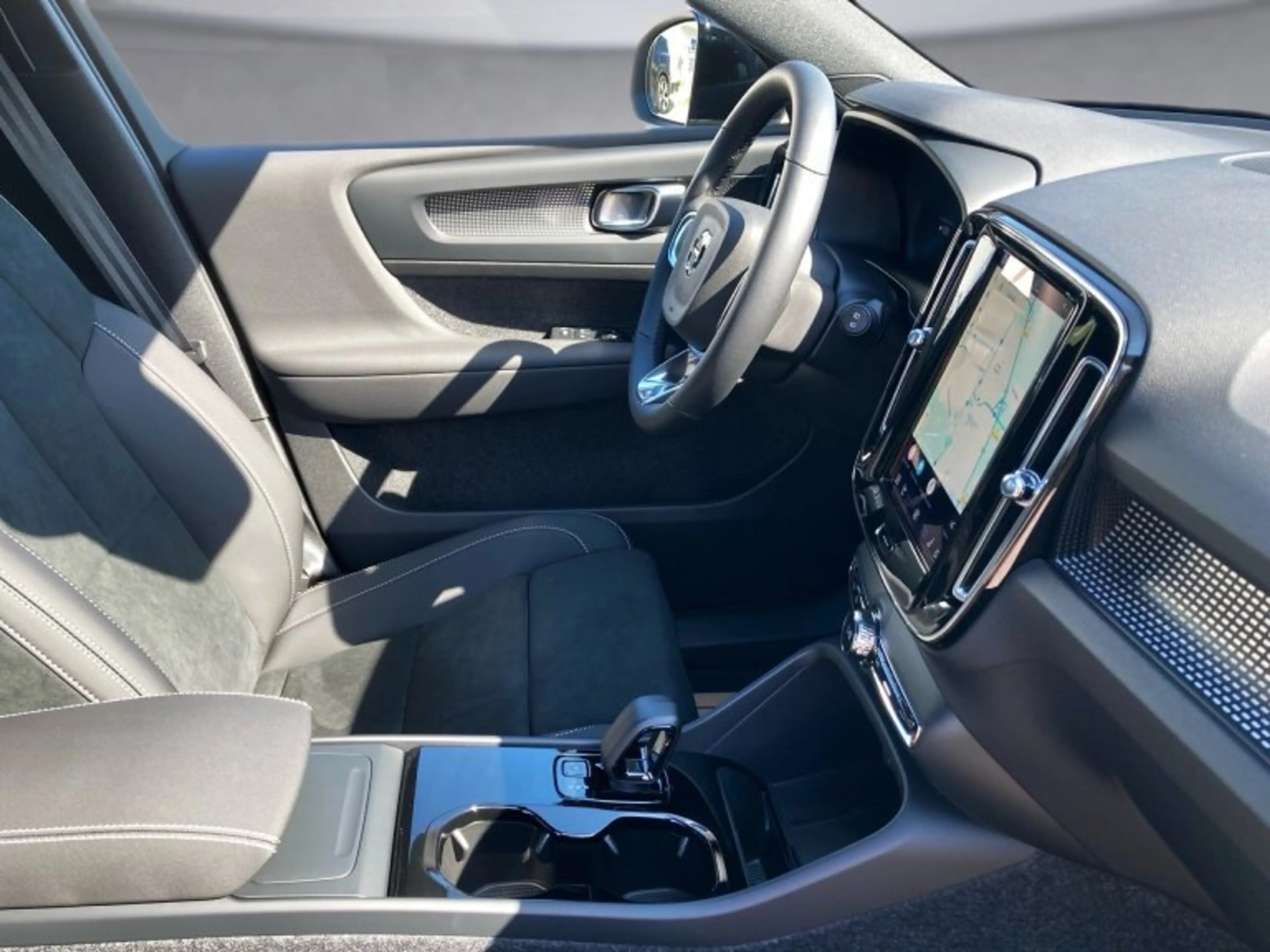 Volvo EX40 Single Motor Extended Range Plus — photo 11