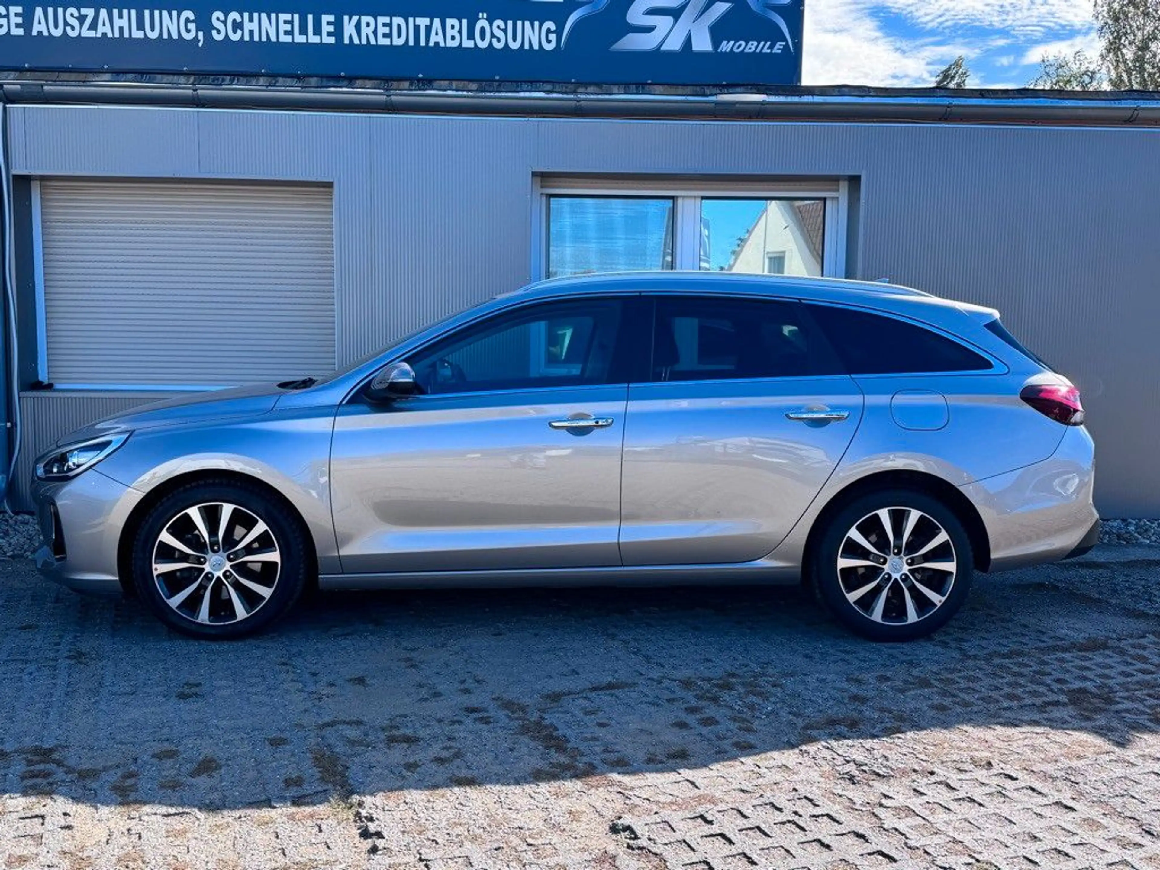 Hyundai i30 cw Premium 1HAND*DAB*NAVI*LED*KEYGO — photo 3