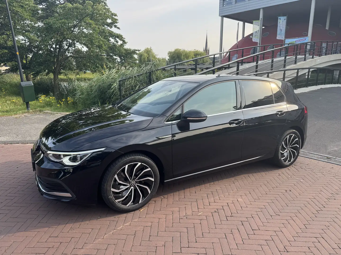 Volkswagen Golf 1.5 TSI - IQ - Pano - Camera - Massage - BTW Zwart - 2