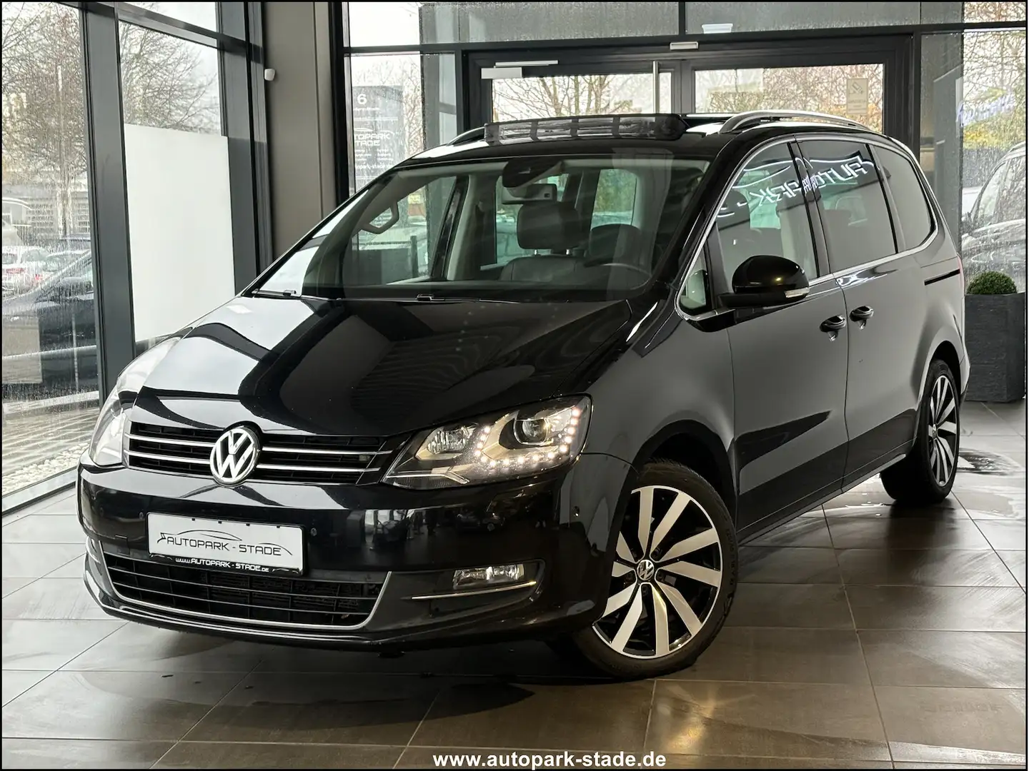 Volkswagen Sharan 2.0 TDI DSG 177PS Highline 7 Sitze Pano Zwart - 2