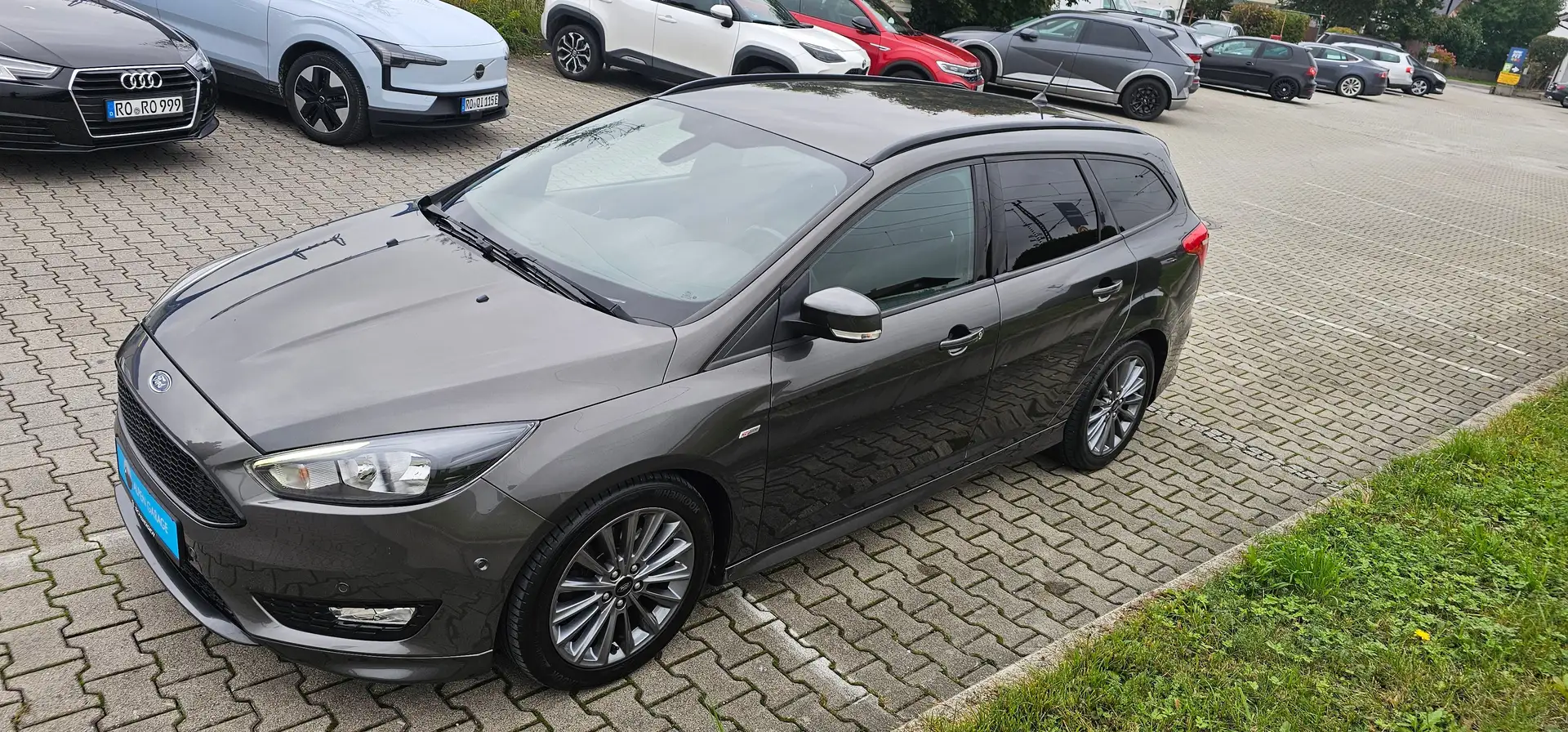 Ford Focus Focus*Turnier*1.5*Automatik*ST-Line*Navi*AHK*PDC* Gris - 2