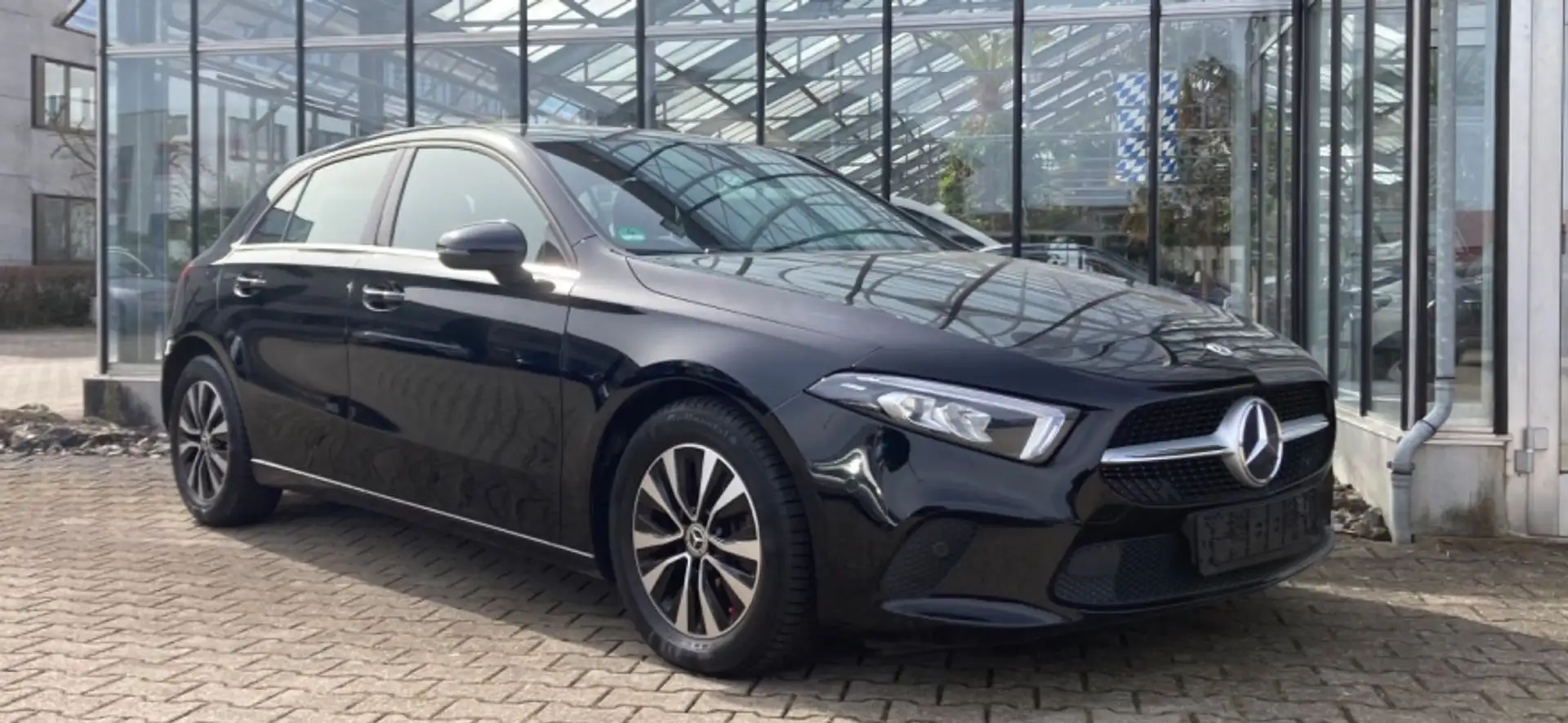 Mercedes-Benz A 180 d Automatik Standheizung LED Kamera Navi Negro - 1