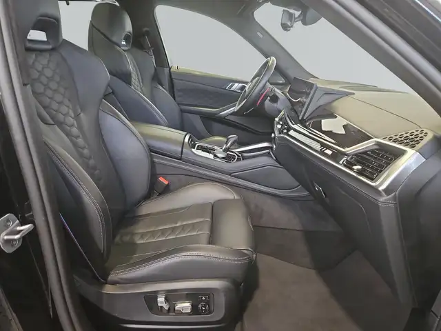 BMW X6 M view 9