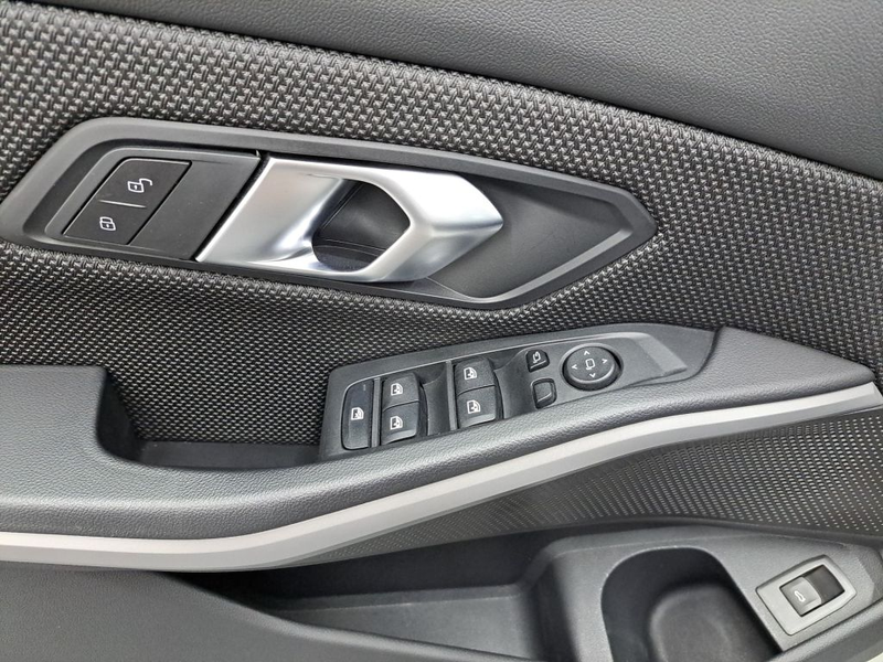 BMW 320 320d Touring xDrive Aut. NAVI SHZ PDC LED — photo 9