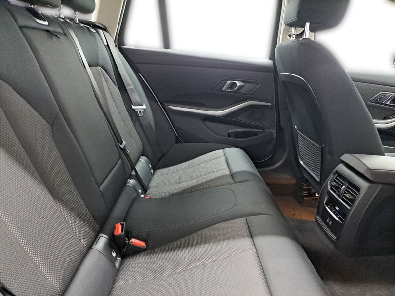 BMW 320 320d Touring xDrive Aut. NAVI SHZ PDC LED — photo 22