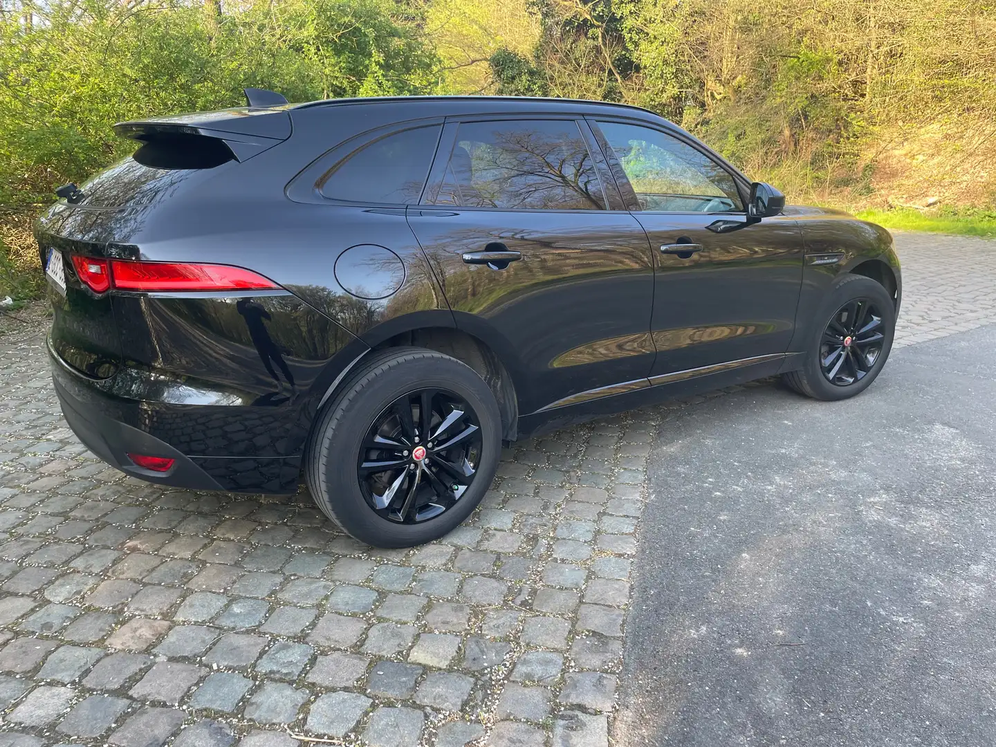 Jaguar F-Pace F-Pace 2.0 D AWD Chequered Flag (EU6.2) Zwart - 2