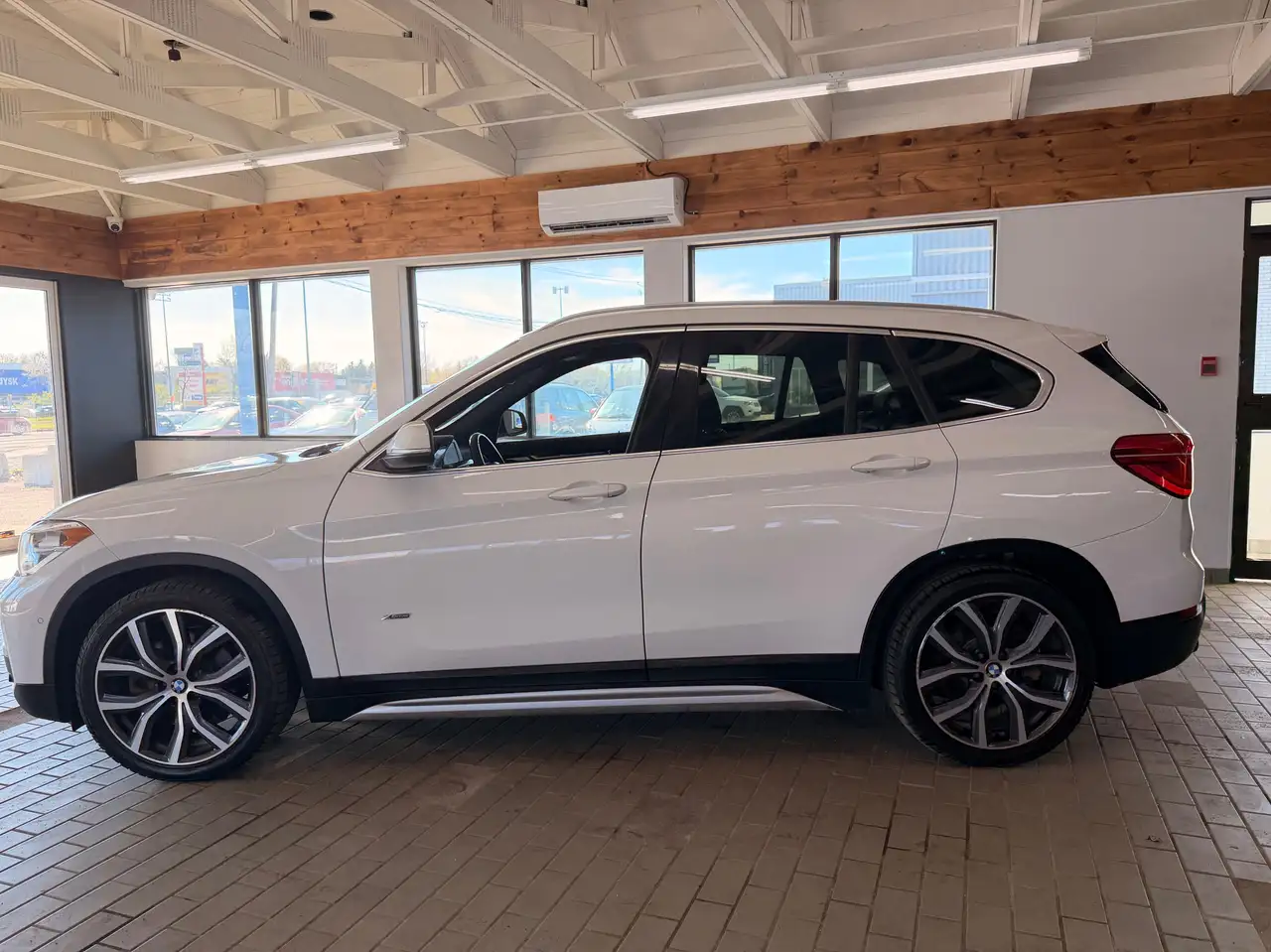 BMW X1 photo BMW X1