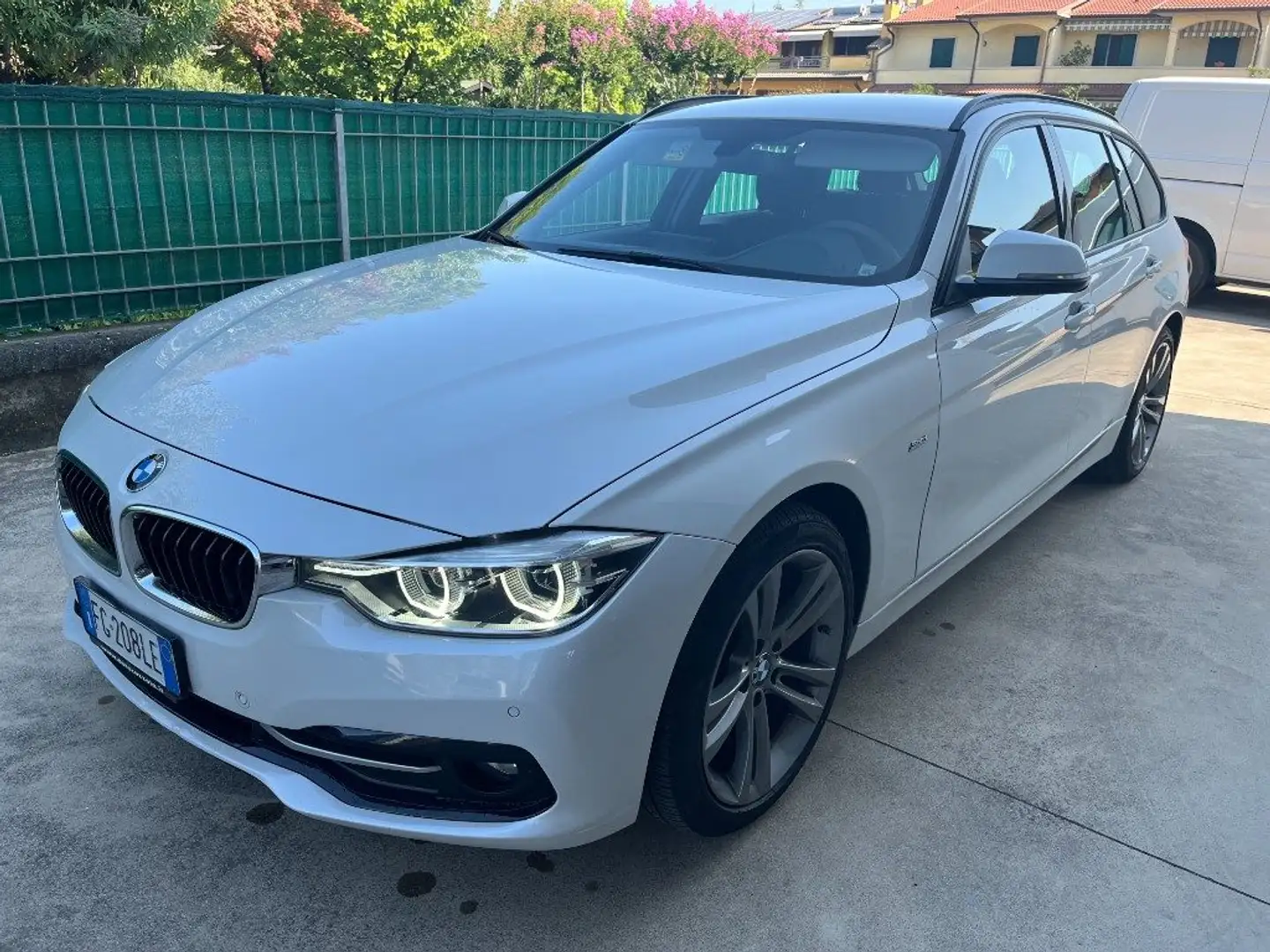 BMW 320 d Touring Sport line C.A. RETROCAMERA NAVI LED Bianco - 1