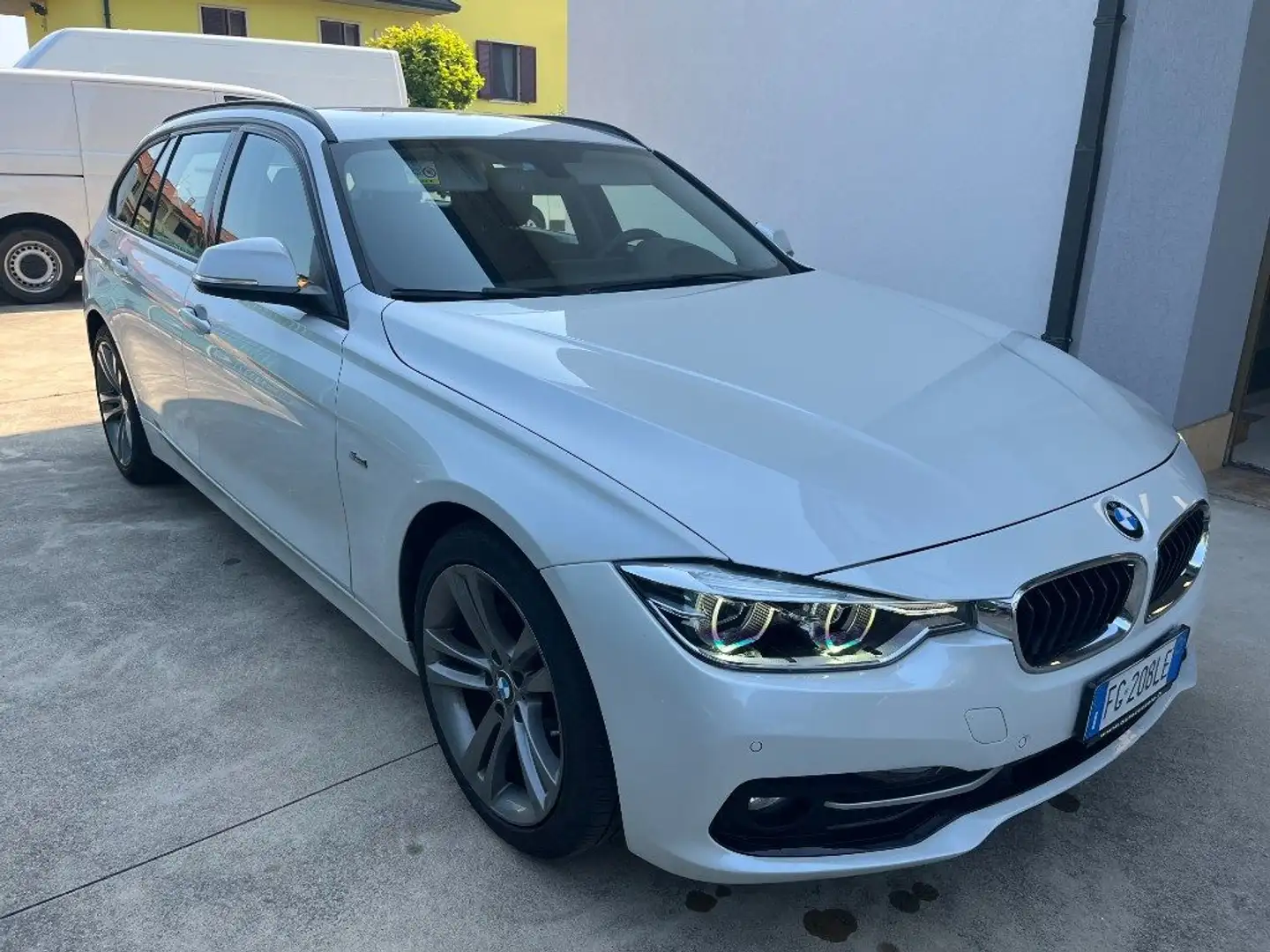 BMW 320 d Touring Sport line C.A. RETROCAMERA NAVI LED Bianco - 2