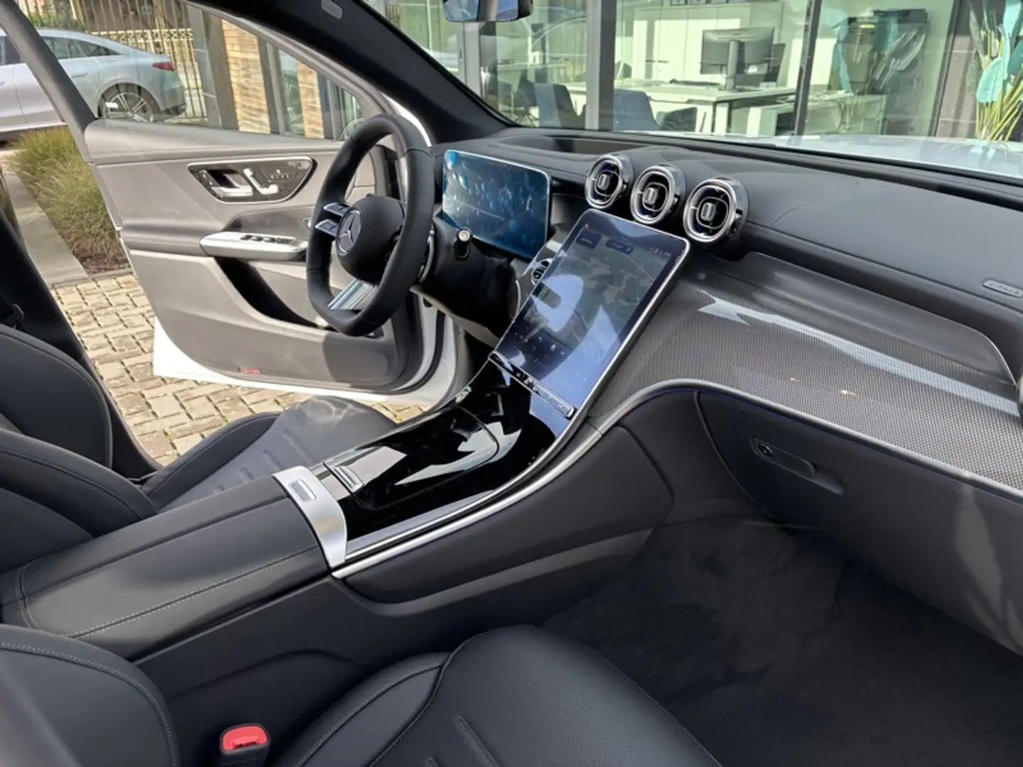 Mercedes-Benz GLC 200 d 4MATIC Coupé Star Edition Wit - 2