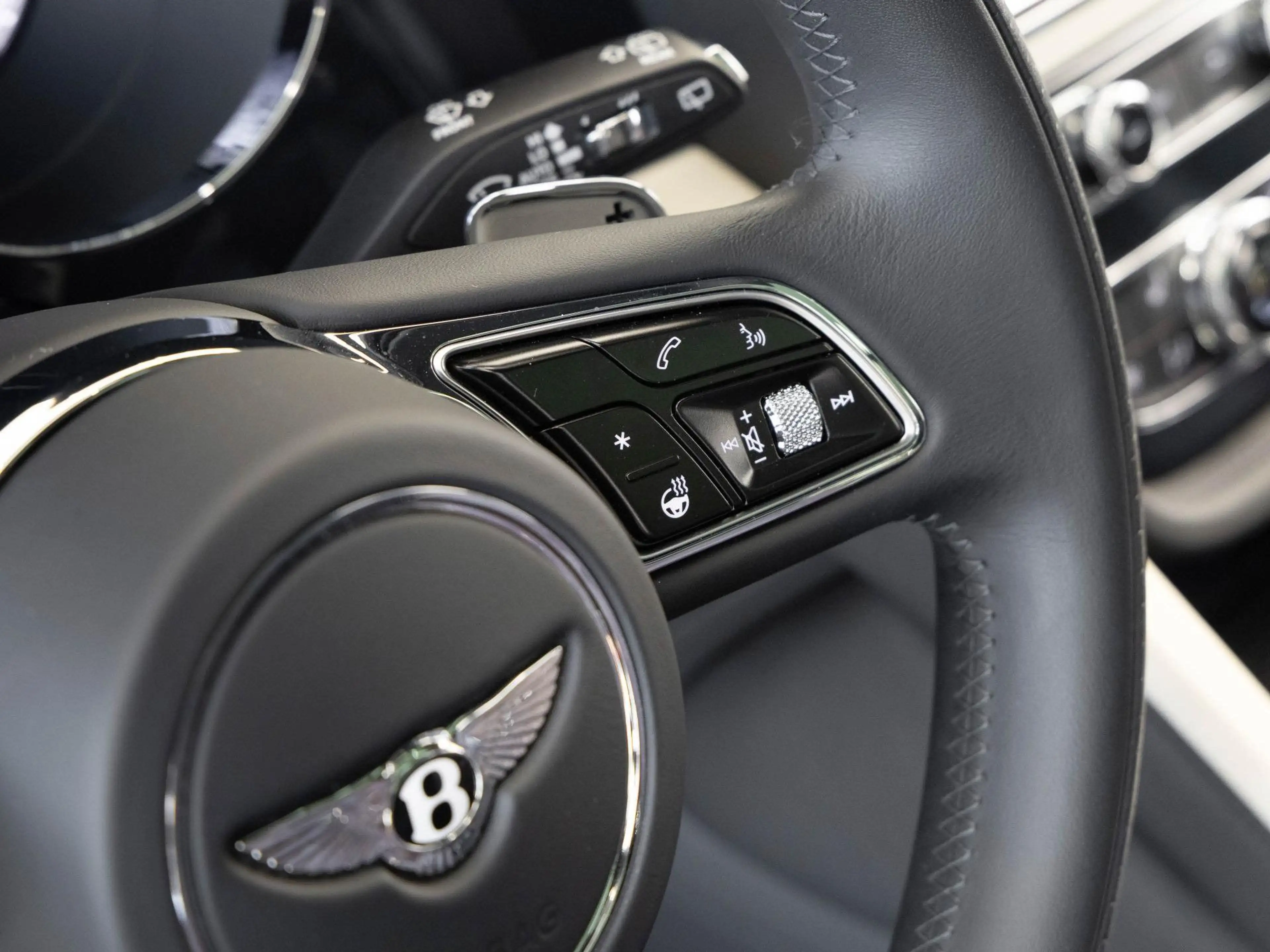 Bentley Bentayga EWB Mulliner von BENTLEY FRANKFURT — photo 12