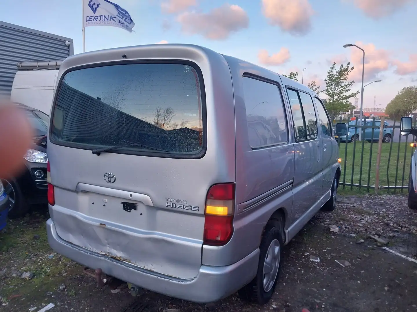 Toyota Hiace D-4D  TOYOTA HIACE MANUAL GEARBOX AIRCONDITION Zilver - 2