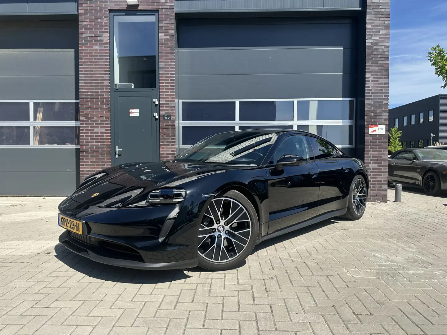 Porsche Taycan Performance 84 kWh Matrix LED|Sport Chrono|360cam| Zwart - 1