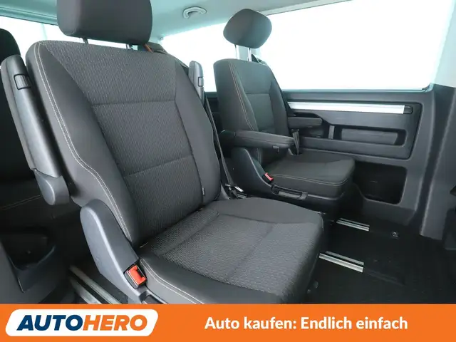 Volkswagen Multivan view 14
