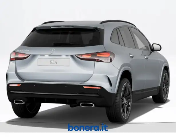 Mercedes-Benz Gla Class view 3