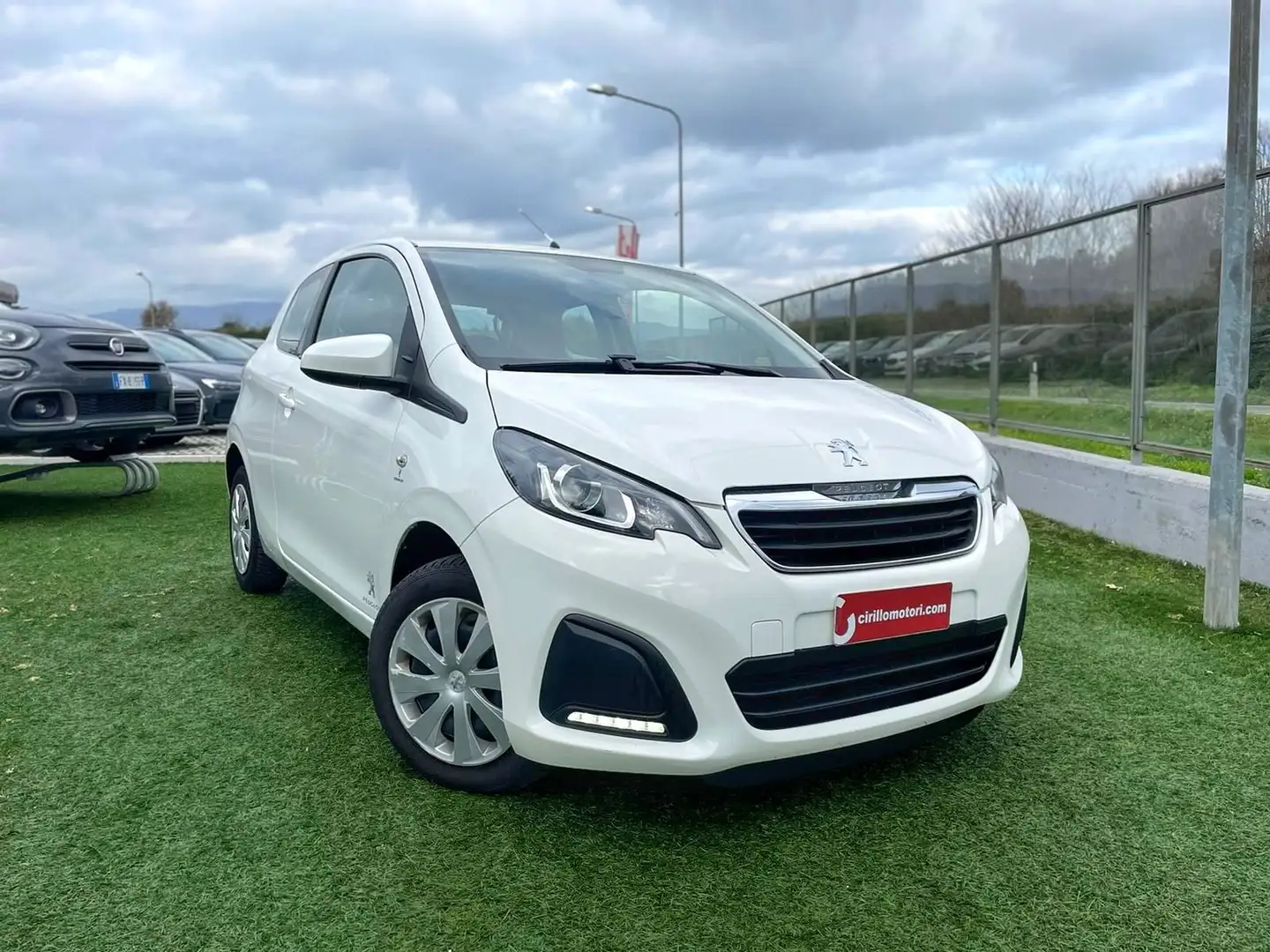 Peugeot 108 3p 1.0 12v Access Bianco - 2