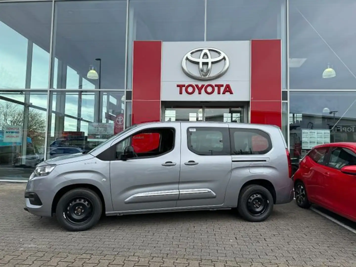 Toyota Proace Verso L2 Electric Shuttle +SpurH+AUT Stříbrná - 2