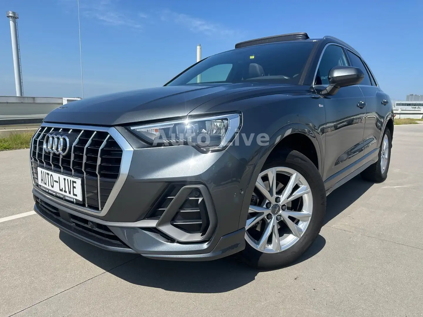 Audi Q3 35 TFSI S tronic*S LINE*VIRTU*PAN*NAVI*KAMERA Grau - 1