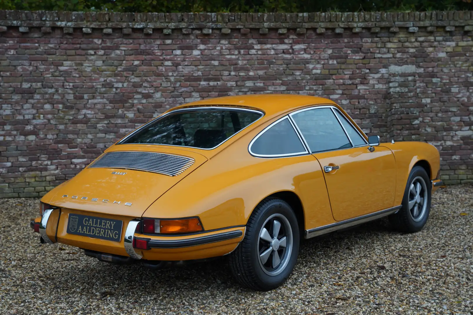 Porsche 911 T Coupe Restored condition, Matching numbers accor Yellow - 2