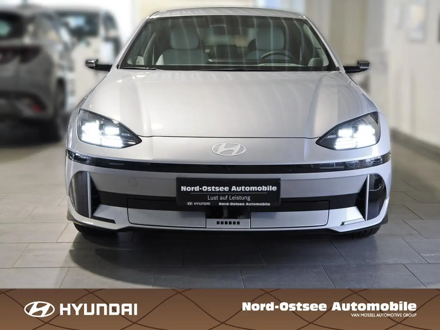 Hyundai IONIQ 6 Uniq / Uniq-Paket Elektro NAVI KAMERA Silber - 2