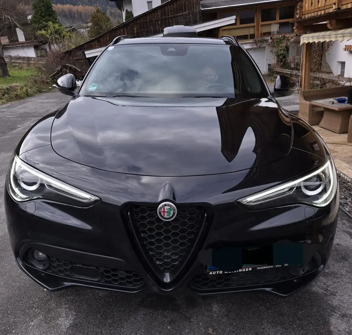 Alfa Romeo Stelvio Veloce 2,2 16V 210 AT8 Q4 Schwarz - 1