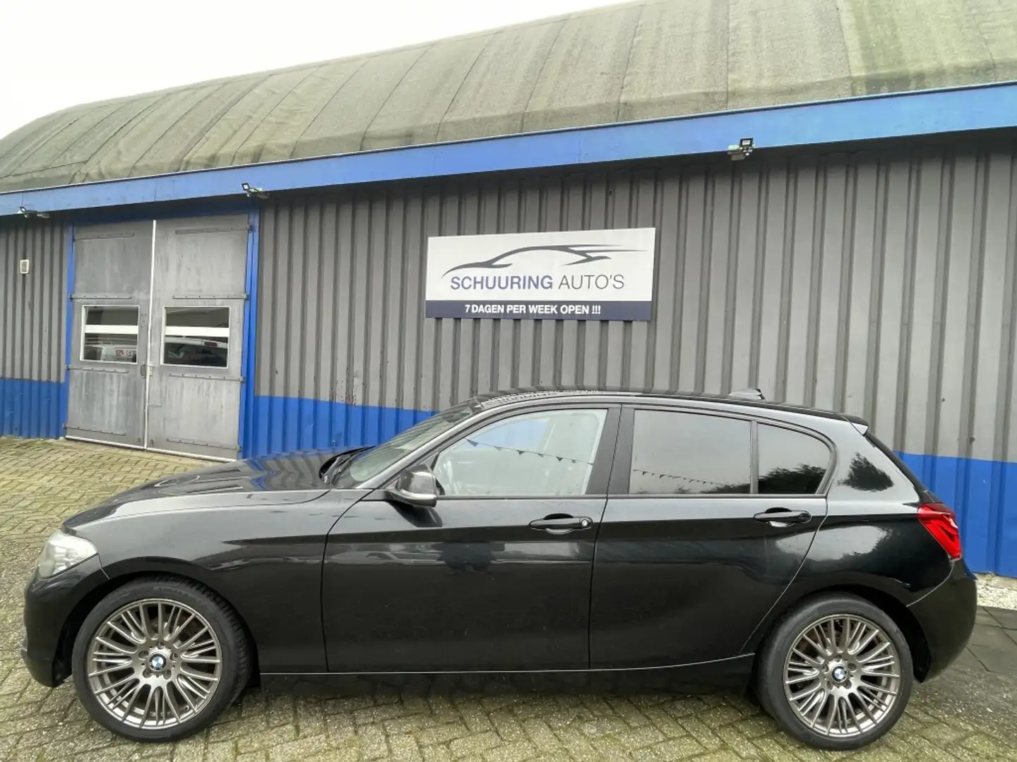 BMW 118 1-serie 118i Executive Automaat Černá - 2